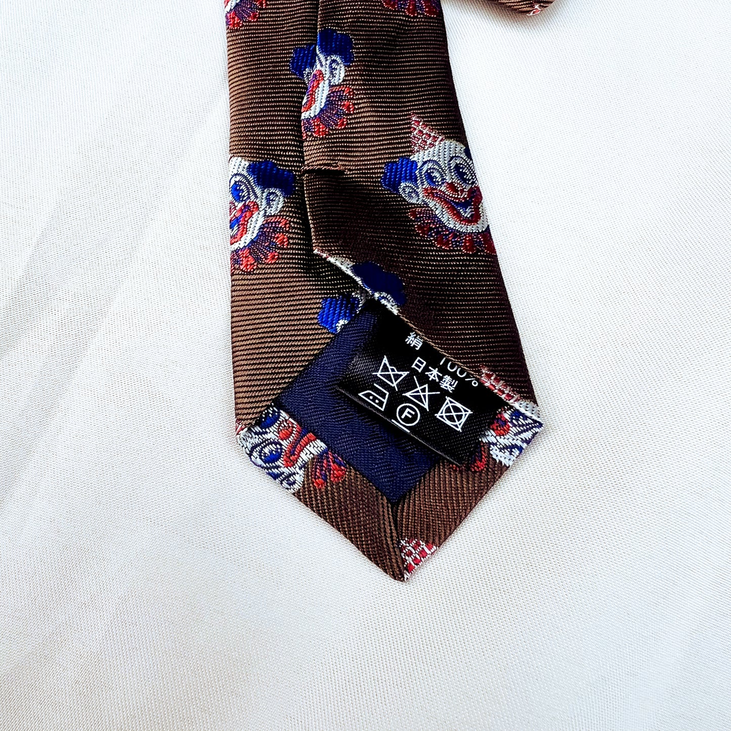 Ice clown tie