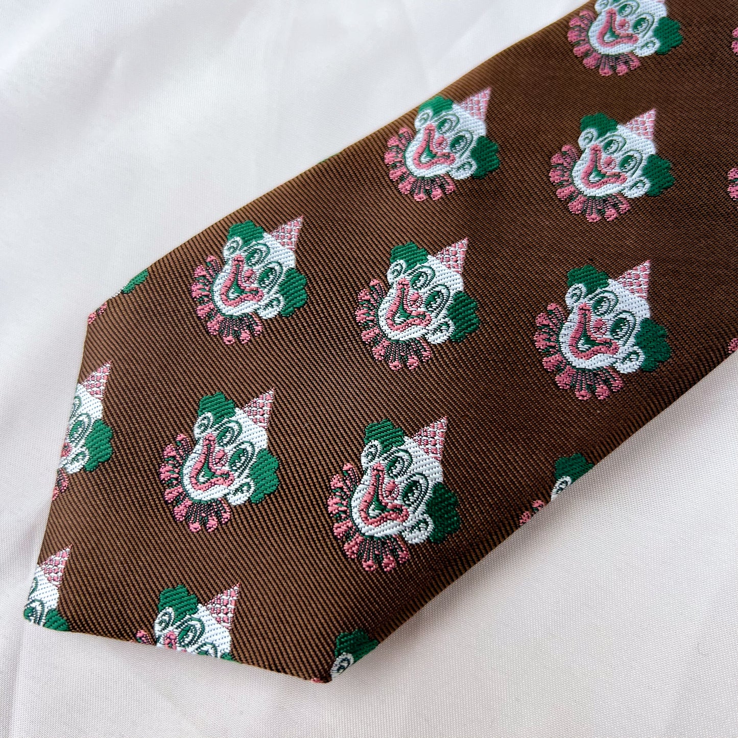 Ice clown tie